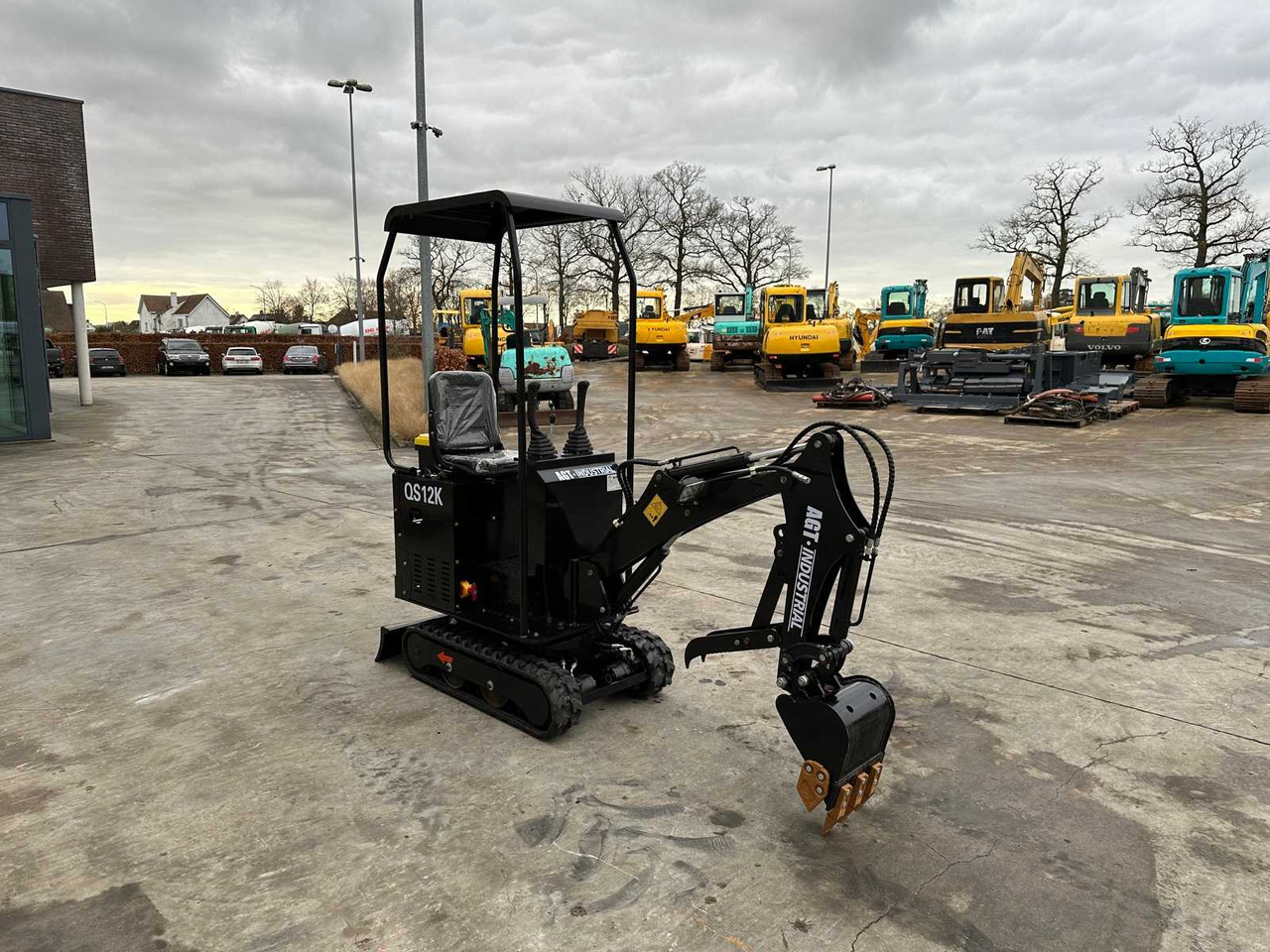 AGT QS12K - Мини-экскаватор: фото 3 AGT QS12K - Мини-экскаватор: фото 3