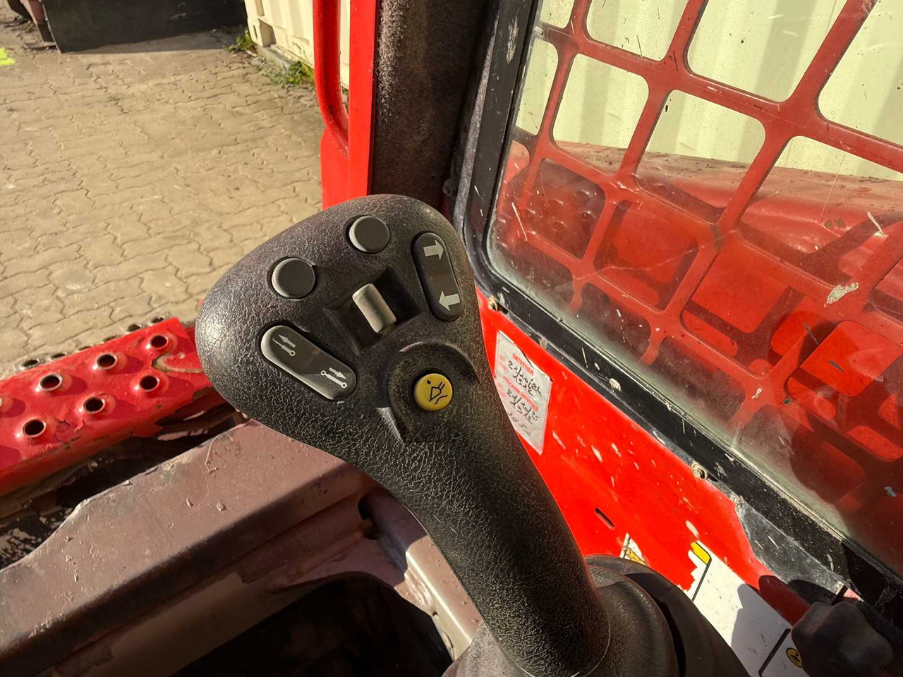 Гусеничный мини-погрузчик BOBCAT - T110 - 2017 - SKID STEER LOADER: фото 23 Гусеничный мини-погрузчик BOBCAT - T110 - 2017 - SKID STEER LOADER: фото 23