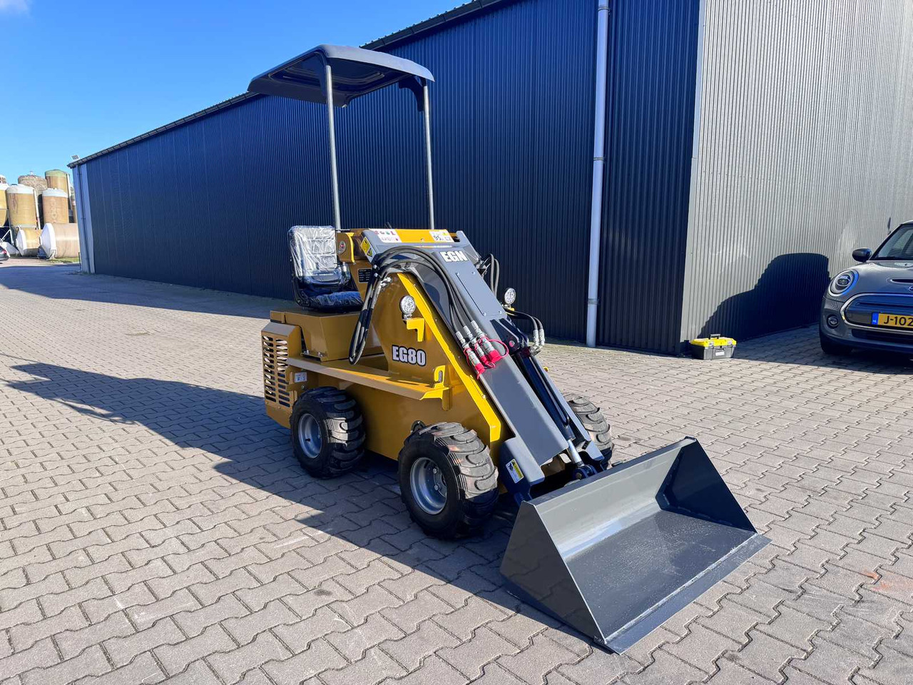 Bison Tek EG80 - Мини-погрузчик с бортовым поворотом: фото 2 Bison Tek EG80 - Мини-погрузчик с бортовым поворотом: фото 2