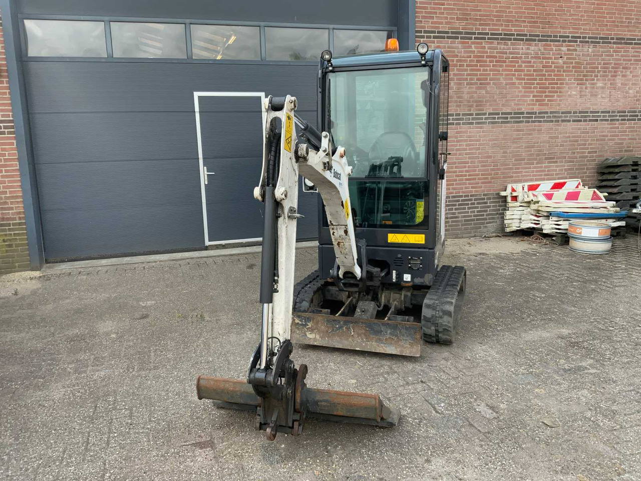 Bobcat E17 - Мини-экскаватор: фото 3 Bobcat E17 - Мини-экскаватор: фото 3