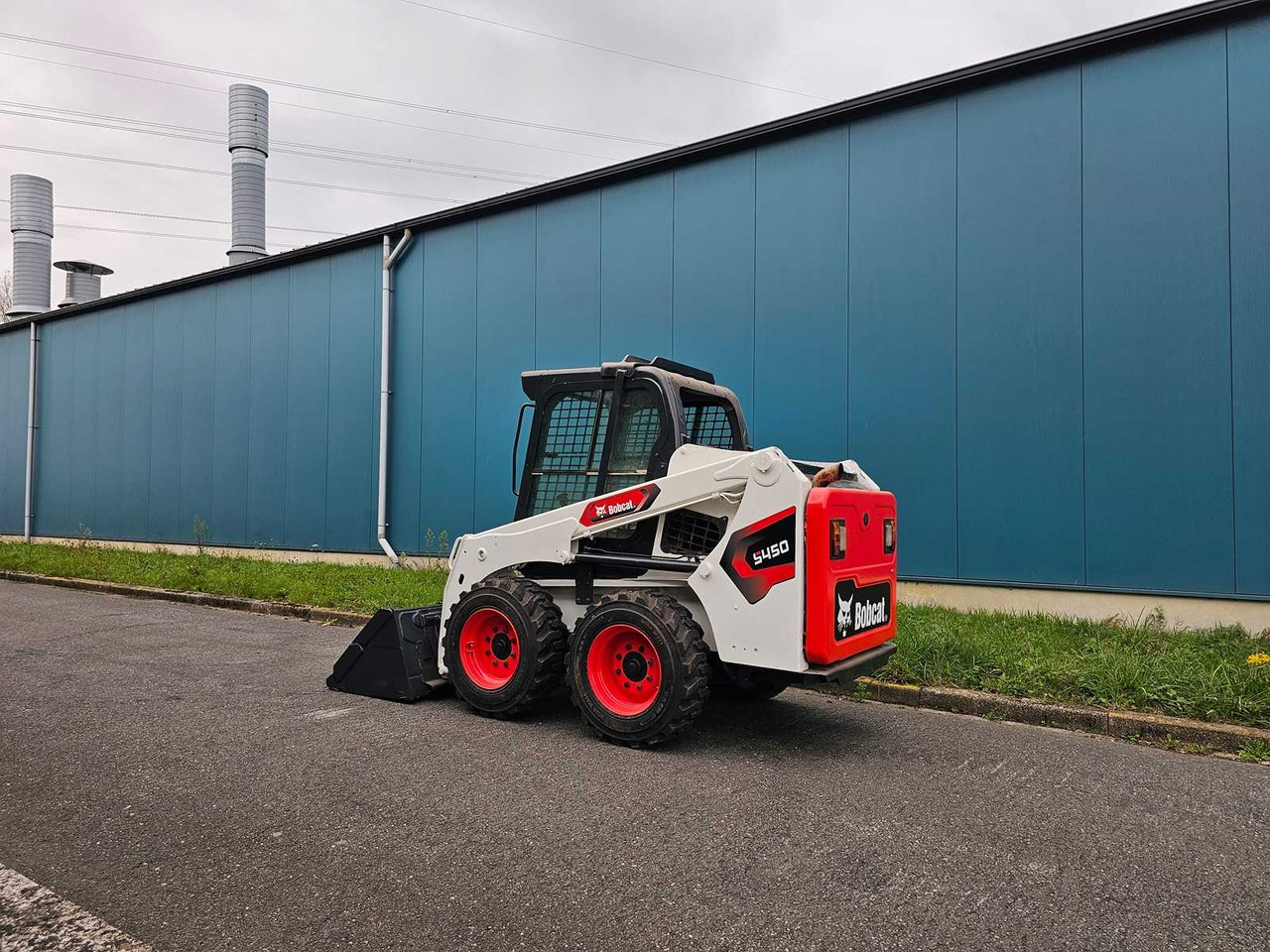 Bobcat S450 - Мини-погрузчик с бортовым поворотом: фото 3 Bobcat S450 - Мини-погрузчик с бортовым поворотом: фото 3