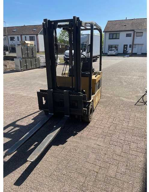 CATERPILLAR - F30 - FORKLIFT - Вилочный погрузчик: фото 2 CATERPILLAR - F30 - FORKLIFT - Вилочный погрузчик: фото 2