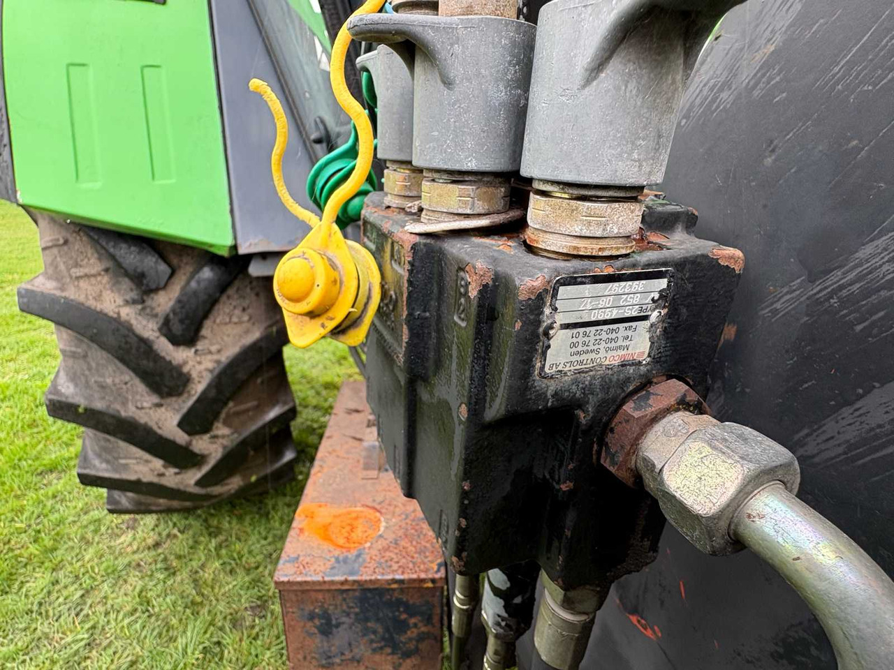 DEUTZ-FAHR DX 6.05 FRONT LOADER - Трактор: фото 5 DEUTZ-FAHR DX 6.05 FRONT LOADER - Трактор: фото 5