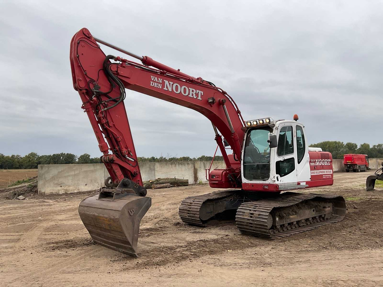 Doosan DX 180LC - Гусеничный экскаватор: фото 1 Doosan DX 180LC - Гусеничный экскаватор: фото 1