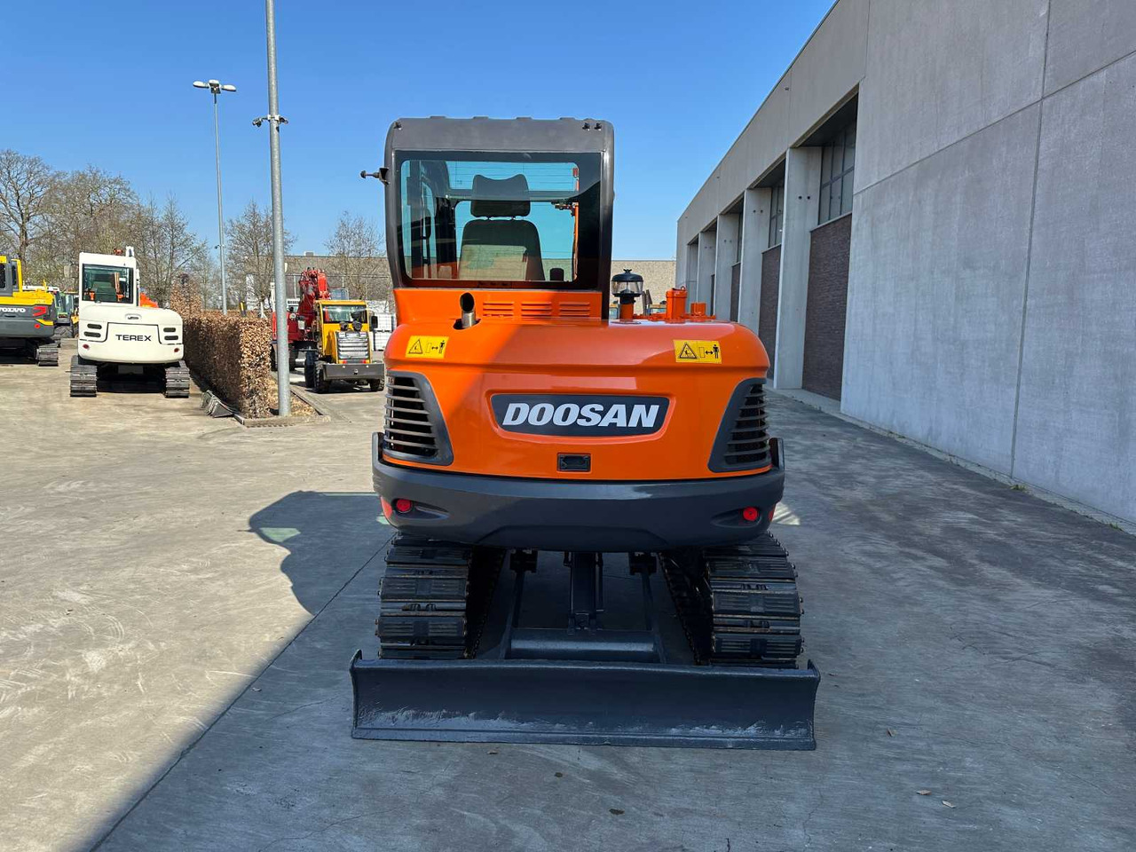 Doosan DX55-9C - Гусеничный экскаватор: фото 5 Doosan DX55-9C - Гусеничный экскаватор: фото 5