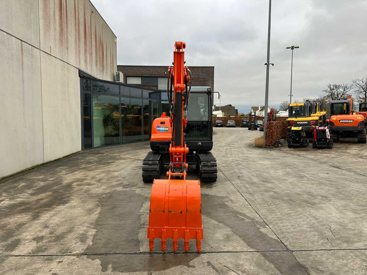 Doosan DX55-9C - Гусеничный экскаватор: фото 2 Doosan DX55-9C - Гусеничный экскаватор: фото 2