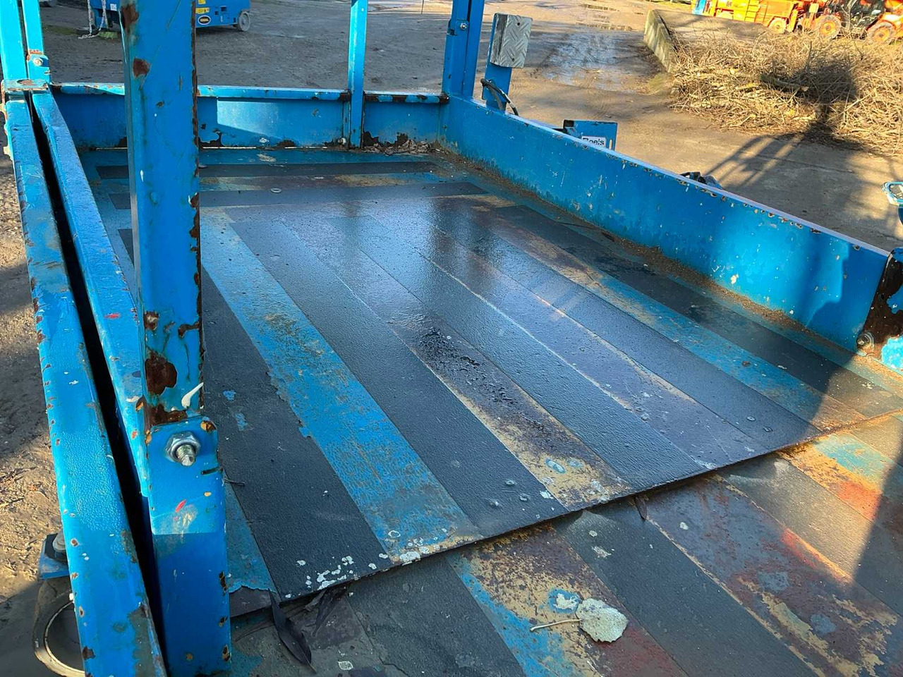 Подъёмник GENIE - GS4047 - AERIAL WORK PLATFORMS - 2015 (ESN14015024): фото 22 Подъёмник GENIE - GS4047 - AERIAL WORK PLATFORMS - 2015 (ESN14015024): фото 22