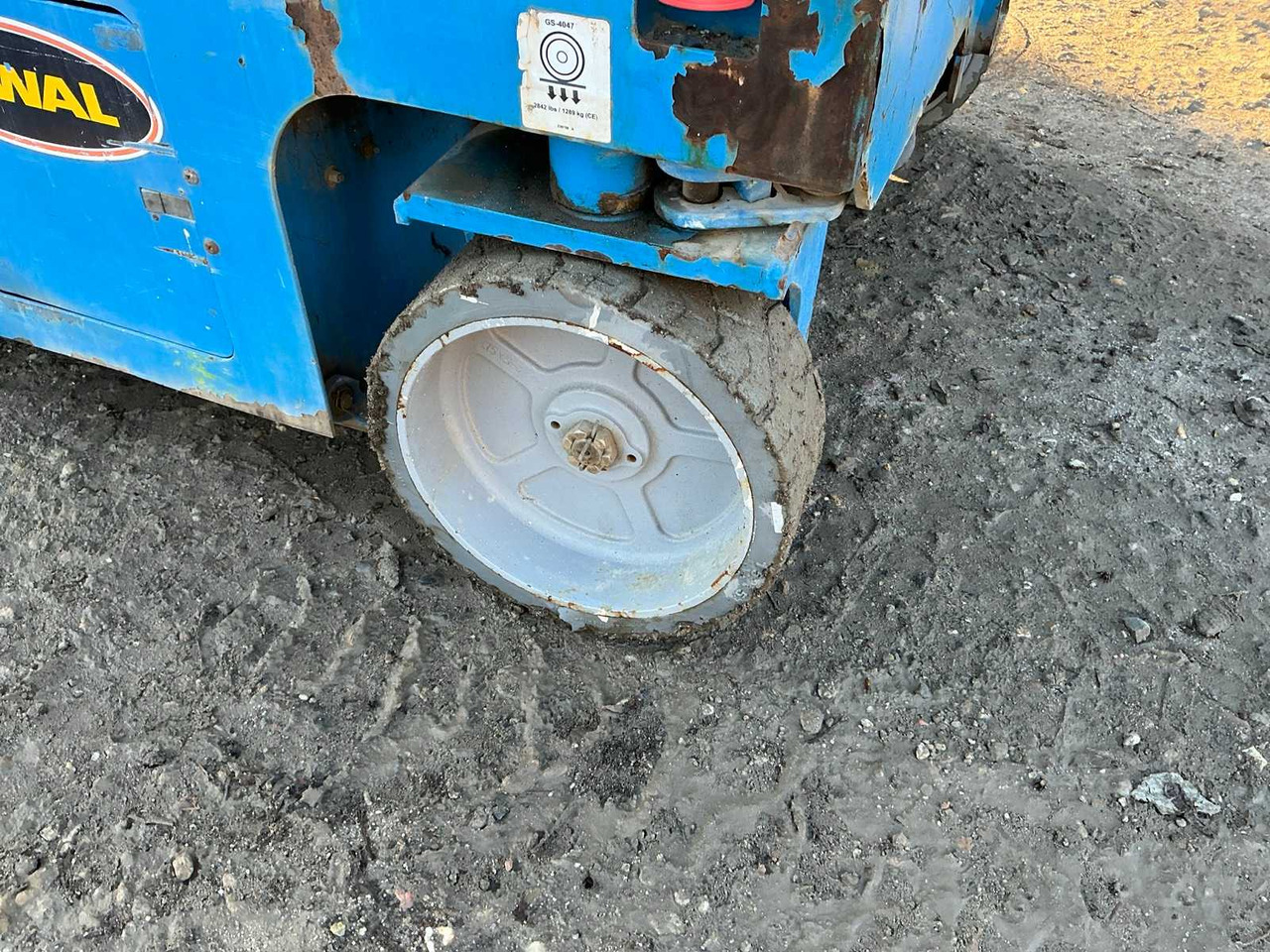 Подъёмник GENIE - GS4047 - AERIAL WORK PLATFORMS - 2015 (ESN14015024): фото 12 Подъёмник GENIE - GS4047 - AERIAL WORK PLATFORMS - 2015 (ESN14015024): фото 12