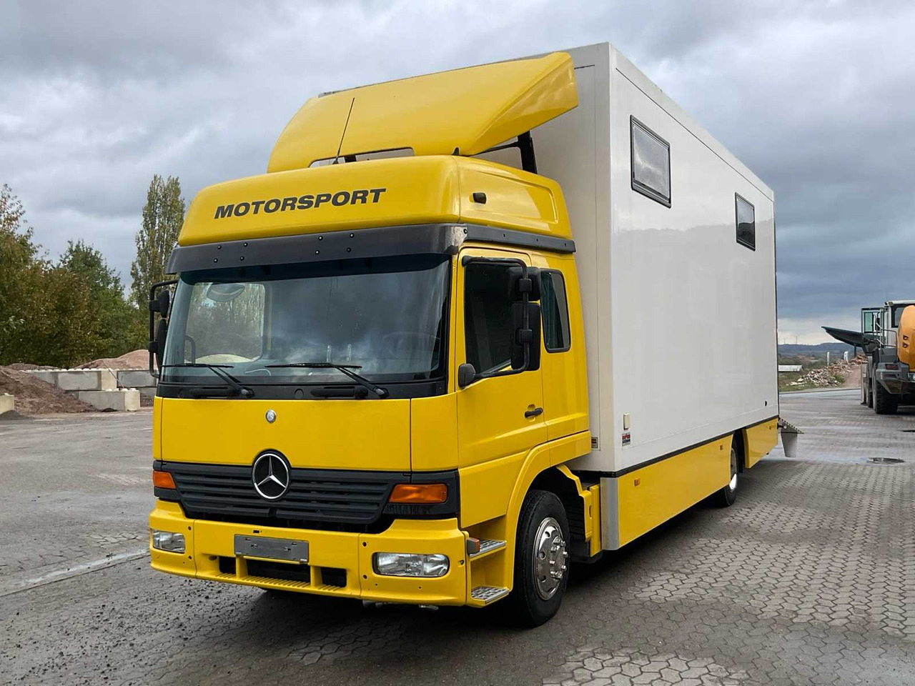 MERCEDES-BENZ - ATEGO 1328 - RACING TRANSPORTER WITH BOX BODY, ROADWORTHY, INSPECTION DESIRED - Грузовик: фото 2 MERCEDES-BENZ - ATEGO 1328 - RACING TRANSPORTER WITH BOX BODY, ROADWORTHY, INSPECTION DESIRED - Грузовик: фото 2