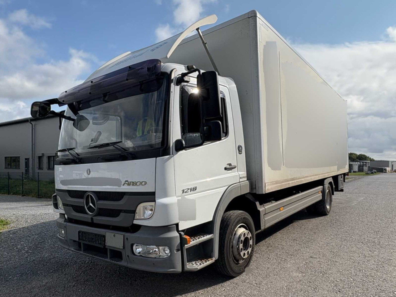 MERCEDES BENZ ATEGO 818 BOX TRUCK WITH TAIL LIFT - Грузовик: фото 1 MERCEDES BENZ ATEGO 818 BOX TRUCK WITH TAIL LIFT - Грузовик: фото 1