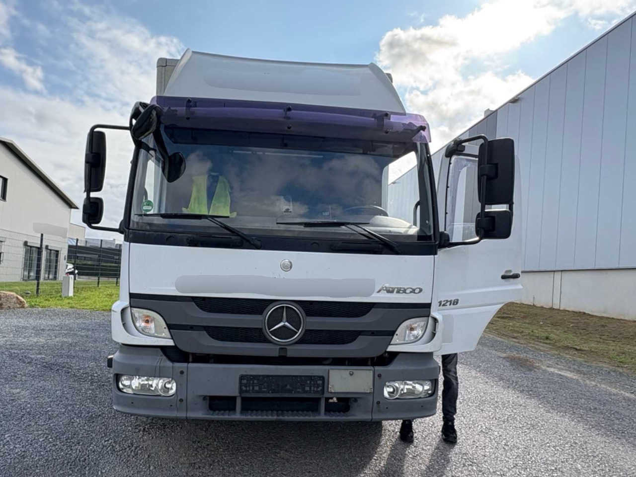 MERCEDES BENZ ATEGO 818 BOX TRUCK WITH TAIL LIFT - Грузовик: фото 3 MERCEDES BENZ ATEGO 818 BOX TRUCK WITH TAIL LIFT - Грузовик: фото 3