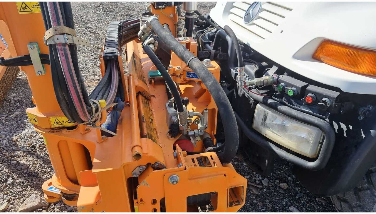 MERCEDES BENZ UNIMOG U 300 UTILITY TRUCK WITH ACCESORIES - 2006 - Грузовик: фото 5 MERCEDES BENZ UNIMOG U 300 UTILITY TRUCK WITH ACCESORIES - 2006 - Грузовик: фото 5