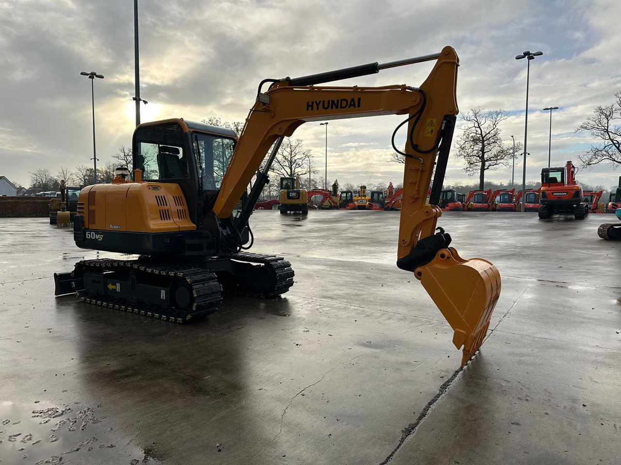 HYUNDAI - 2017 - R60V - MIDI EXCAVATOR - Экскаватор: фото 3 HYUNDAI - 2017 - R60V - MIDI EXCAVATOR - Экскаватор: фото 3