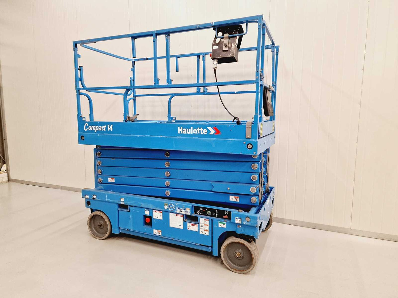 Haulotte Compact 14 - Подъёмник: фото 3 Haulotte Compact 14 - Подъёмник: фото 3