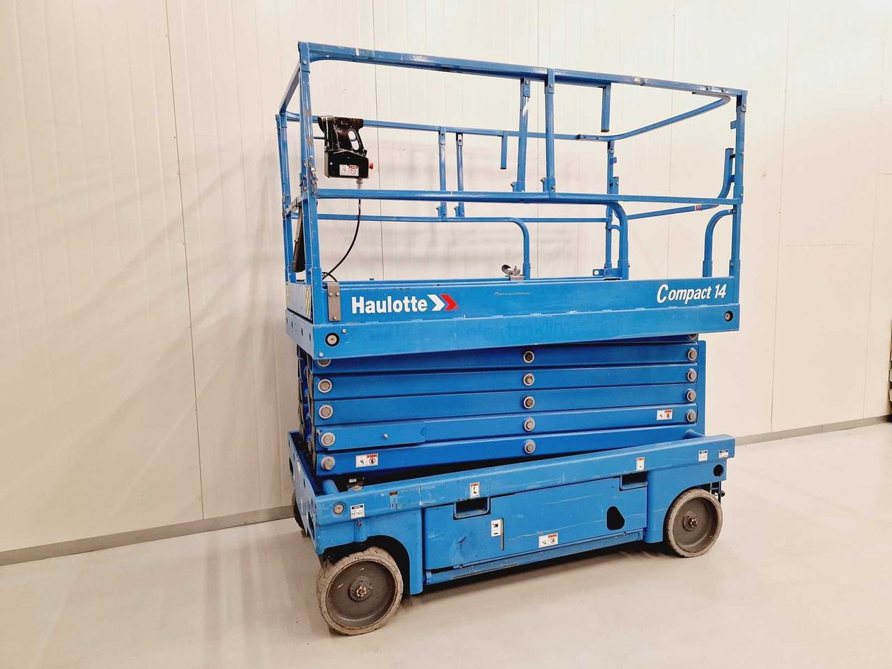 Haulotte Compact 14 - Подъёмник: фото 5 Haulotte Compact 14 - Подъёмник: фото 5