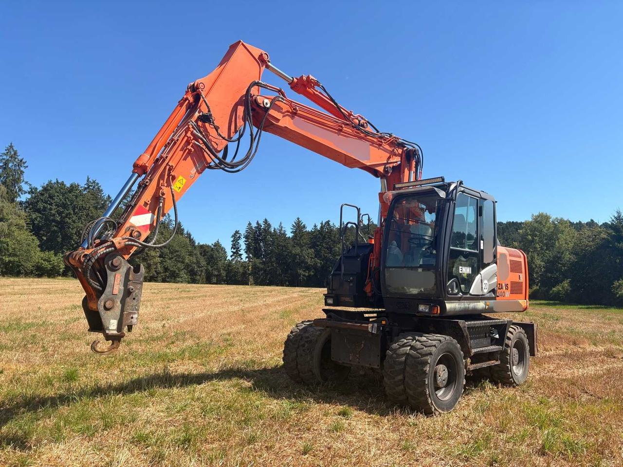 Hitachi ZAXIS 140W-5B - Колёсный экскаватор: фото 1 Hitachi ZAXIS 140W-5B - Колёсный экскаватор: фото 1