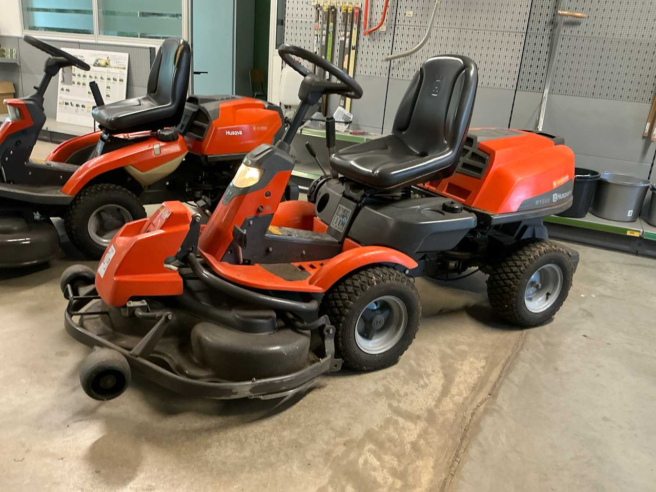 Husqvarna R15V2 - Газонокосилка: фото 2 Husqvarna R15V2 - Газонокосилка: фото 2