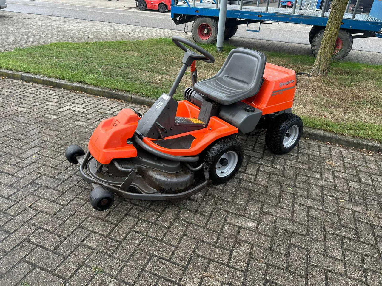 Husqvarna Rider 11c - Газонокосилка: фото 1 Husqvarna Rider 11c - Газонокосилка: фото 1