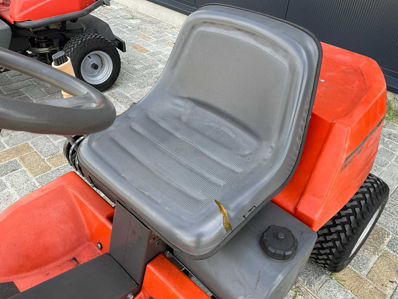 Husqvarna Rider 16 - Газонокосилка: фото 5 Husqvarna Rider 16 - Газонокосилка: фото 5