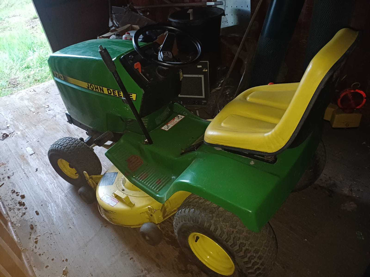 John Deere 170 - Газонокосилка: фото 2 John Deere 170 - Газонокосилка: фото 2