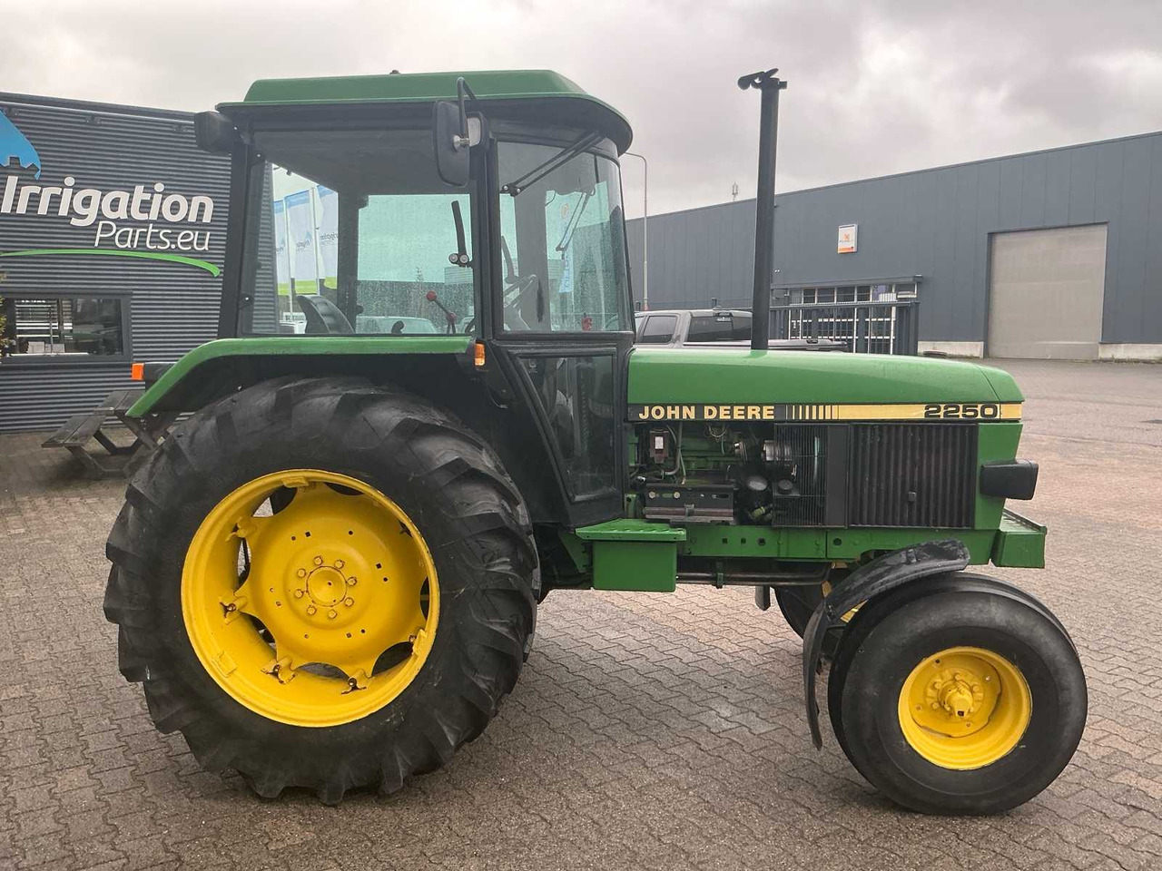 John Deere 2250 - Трактор: фото 3 John Deere 2250 - Трактор: фото 3