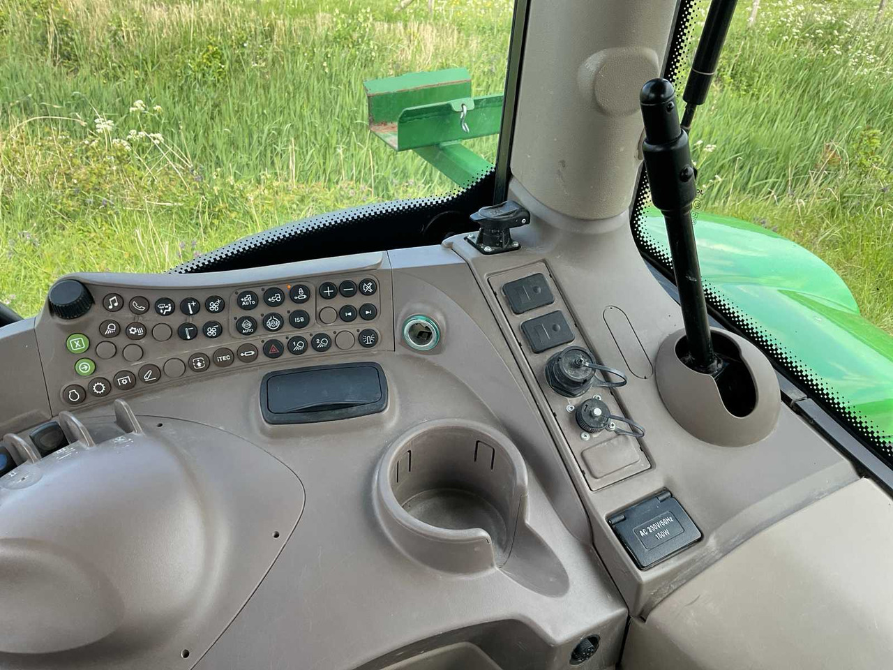 Трактор John Deere 6145R: фото 38