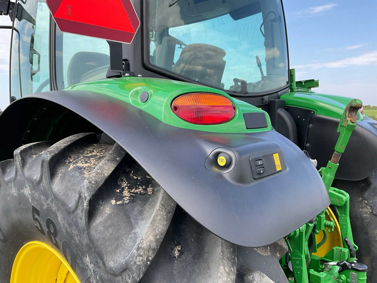 Трактор John Deere 6145R: фото 31