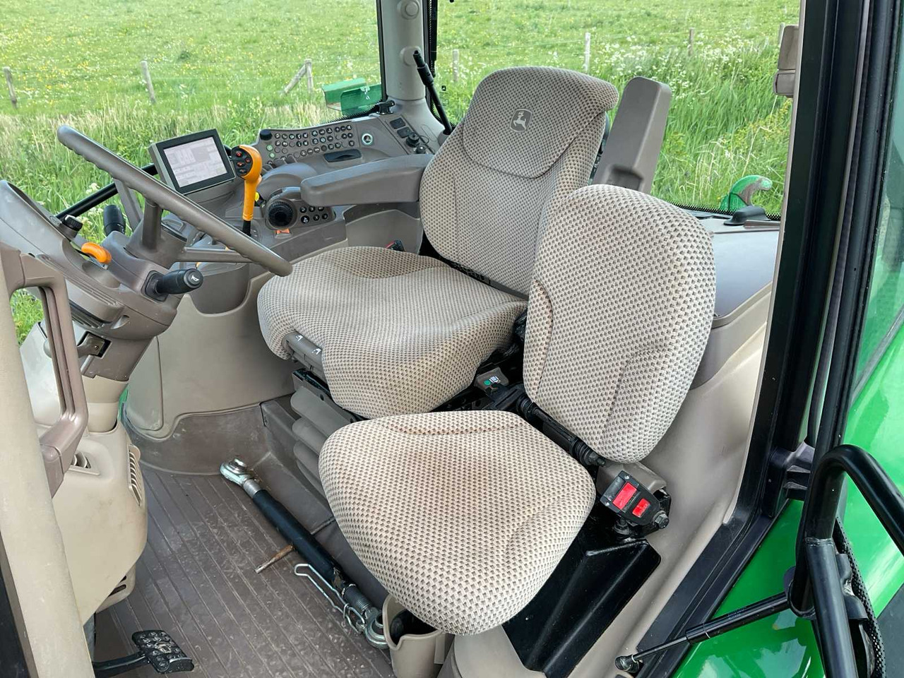 Трактор John Deere 6145R: фото 32