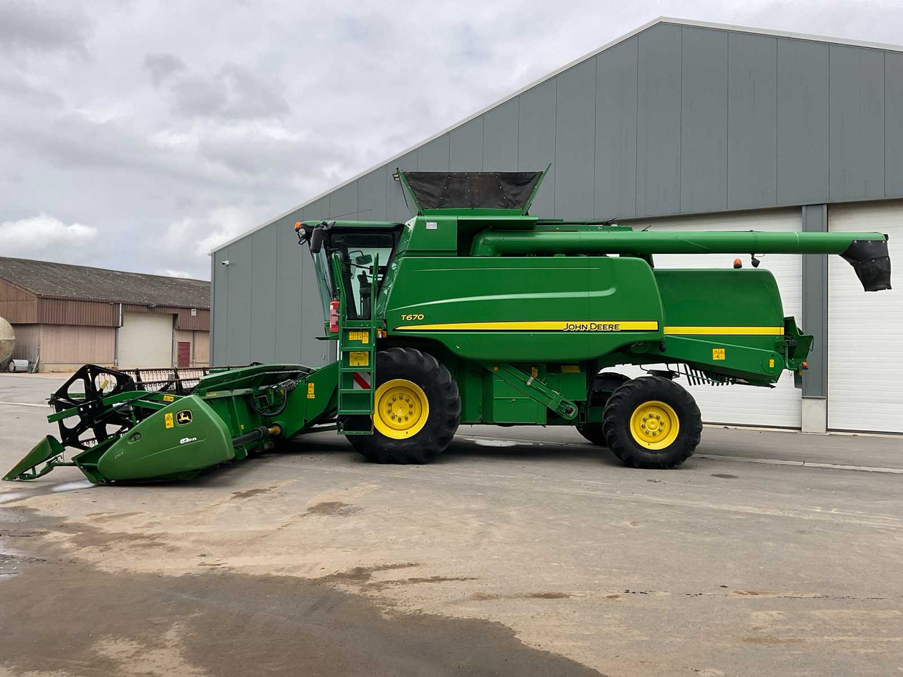 John Deere T670 - Зерноуборочный комбайн: фото 3 John Deere T670 - Зерноуборочный комбайн: фото 3