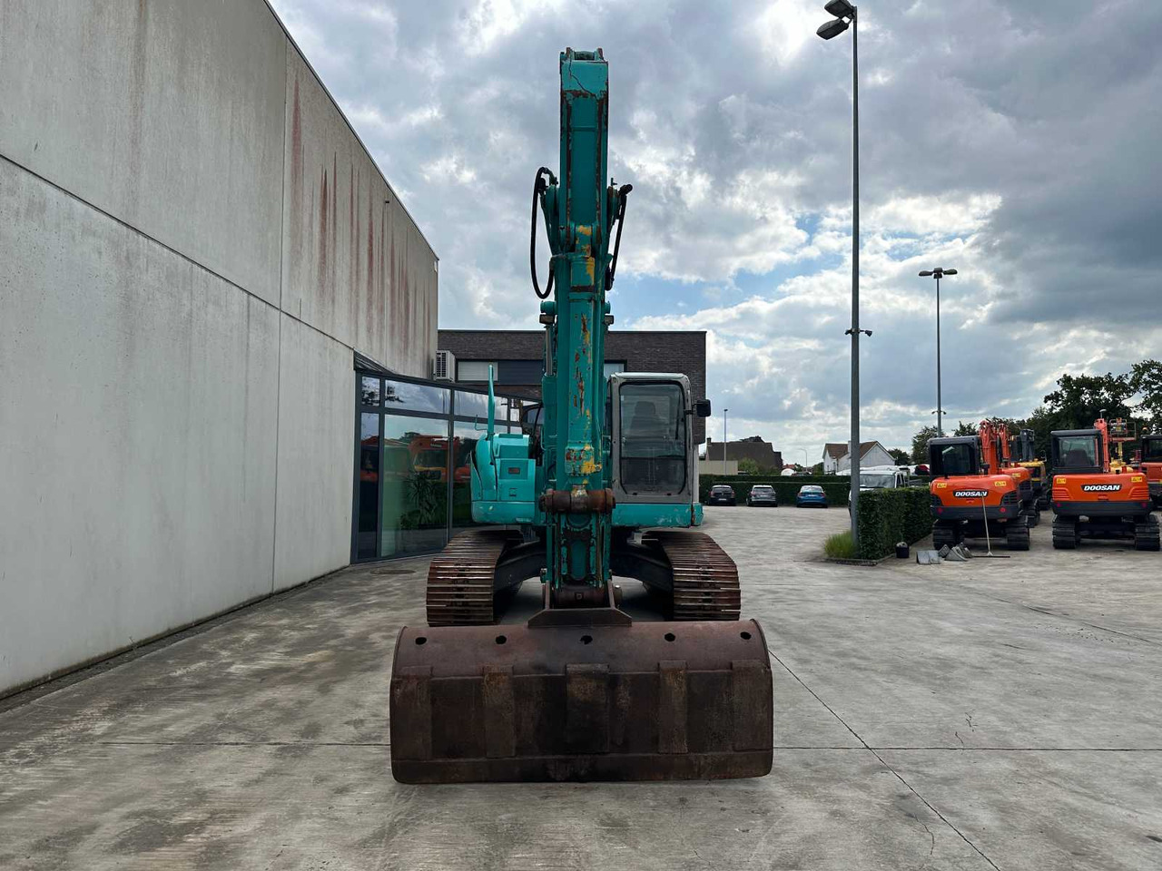 Kobelco SK235SRLC-1E - Гусеничный экскаватор: фото 2 Kobelco SK235SRLC-1E - Гусеничный экскаватор: фото 2