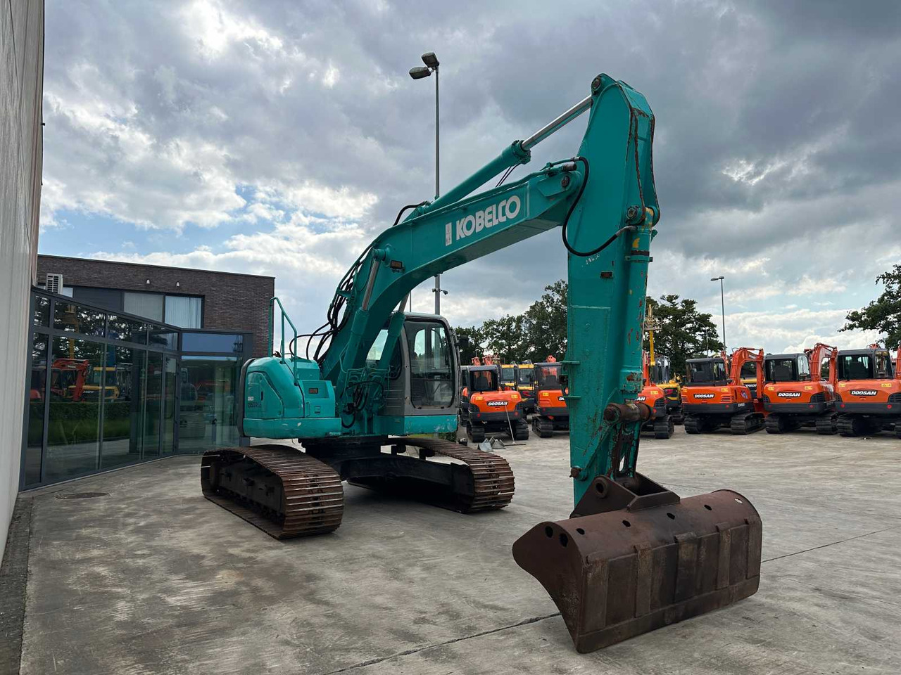 Kobelco SK235SRLC-1E - Гусеничный экскаватор: фото 3 Kobelco SK235SRLC-1E - Гусеничный экскаватор: фото 3