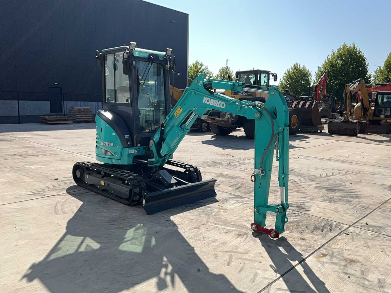 Kobelco SK25SR-6E - Мини-экскаватор: фото 3 Kobelco SK25SR-6E - Мини-экскаватор: фото 3