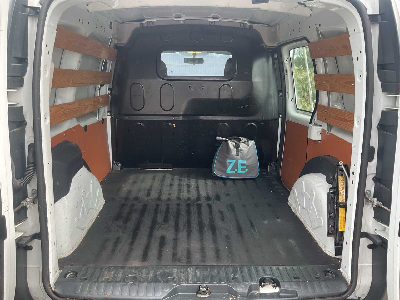 2013 - RENAULT - KANGOO EXPRESS - Z.E. - COMMERCIAL VEHICLE - Коммерческий автомобиль: фото 5 2013 - RENAULT - KANGOO EXPRESS - Z.E. - COMMERCIAL VEHICLE - Коммерческий автомобиль: фото 5