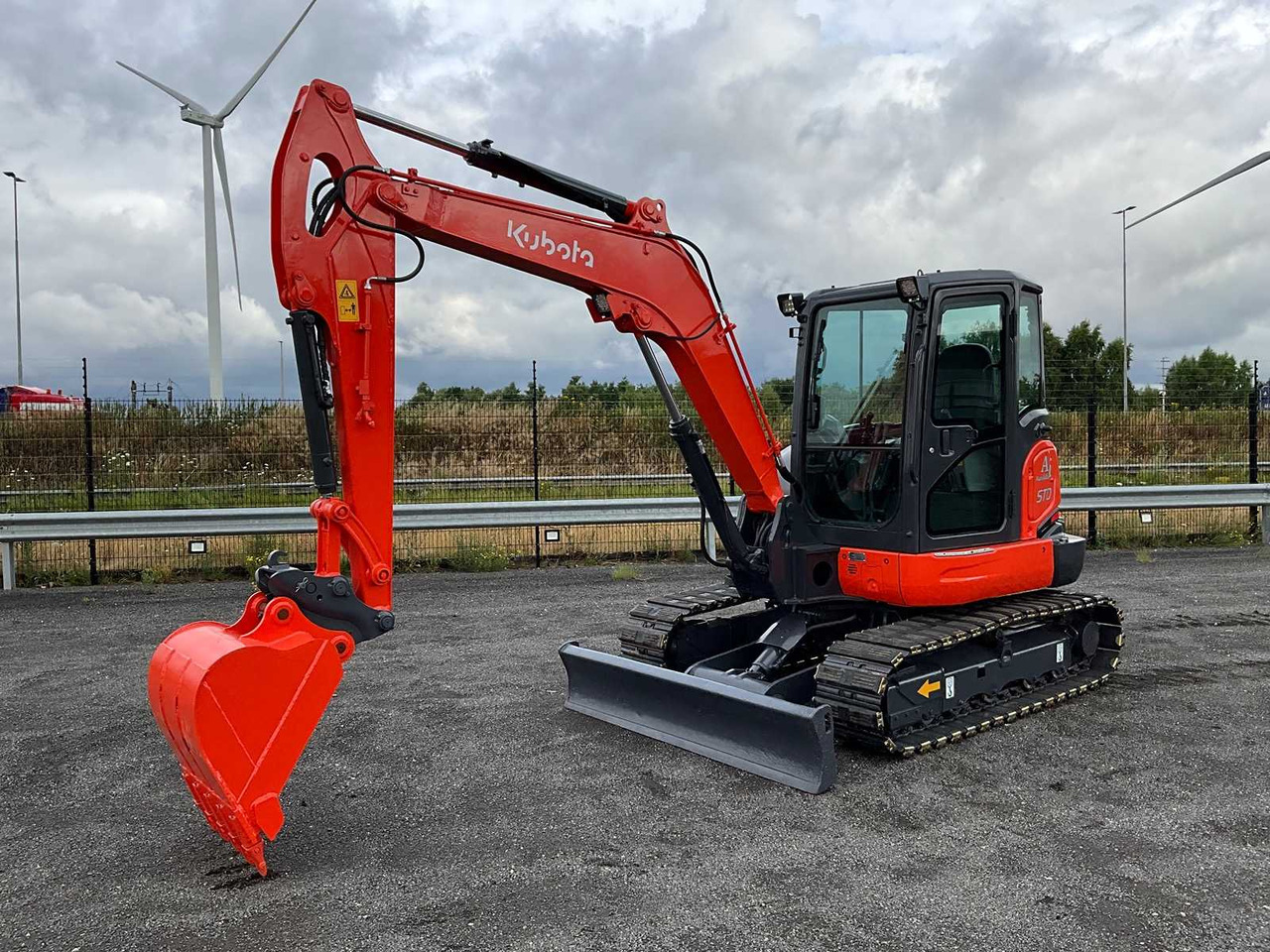 Kubota KX165-5 - Гусеничный экскаватор: фото 1 Kubota KX165-5 - Гусеничный экскаватор: фото 1