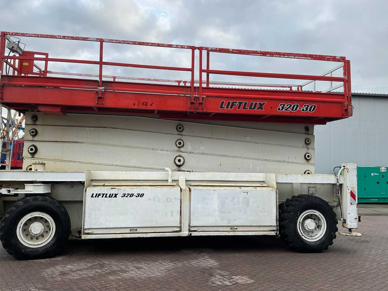LiftLux 320-30 Super Jannette - Подъёмник: фото 4 LiftLux 320-30 Super Jannette - Подъёмник: фото 4