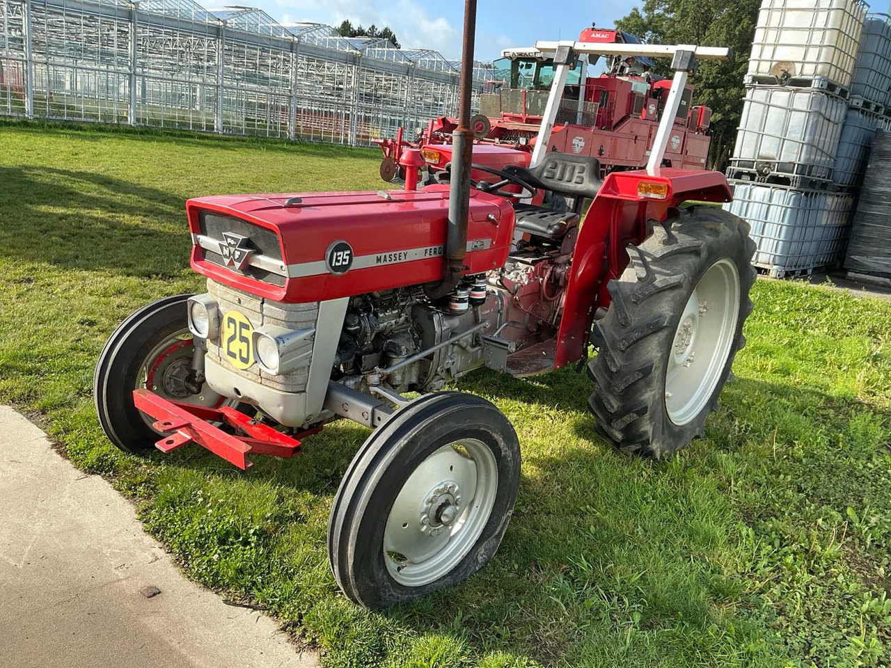 Massey-Ferguson 135 - Трактор: фото 1 Massey-Ferguson 135 - Трактор: фото 1