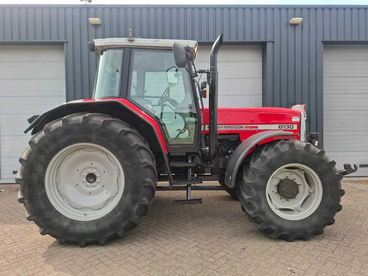 Massey Ferguson 8130 Dynashift - Трактор: фото 4 Massey Ferguson 8130 Dynashift - Трактор: фото 4