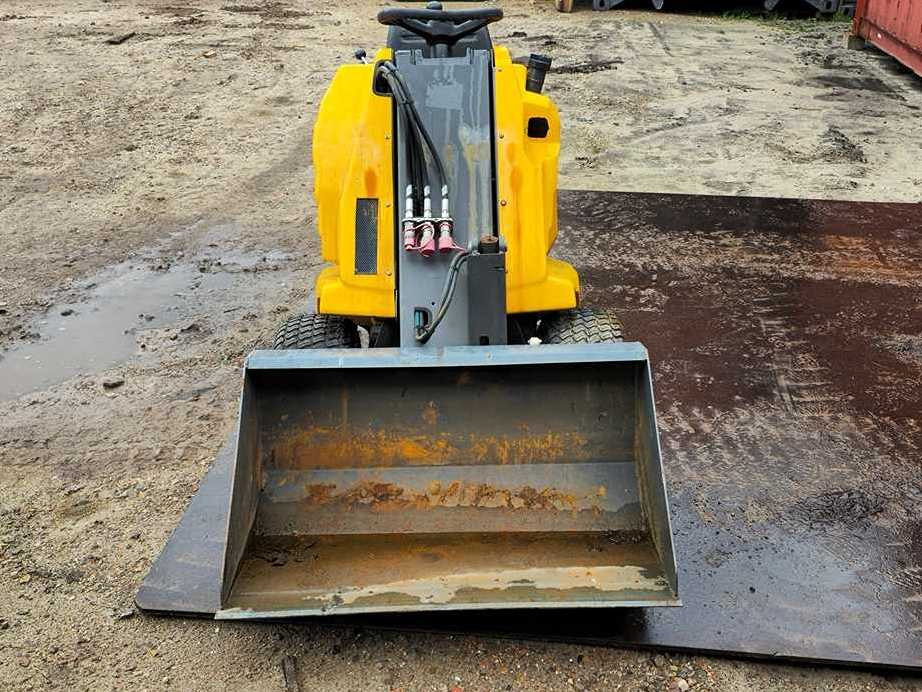 Mini wheel loader H130 - Колёсный погрузчик: фото 2 Mini wheel loader H130 - Колёсный погрузчик: фото 2