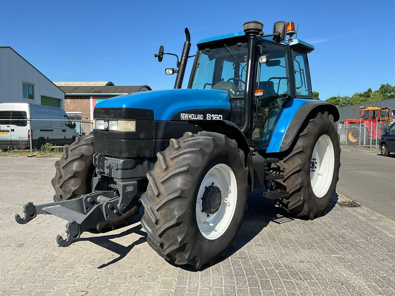 New Holland 8160 - Трактор: фото 1 New Holland 8160 - Трактор: фото 1