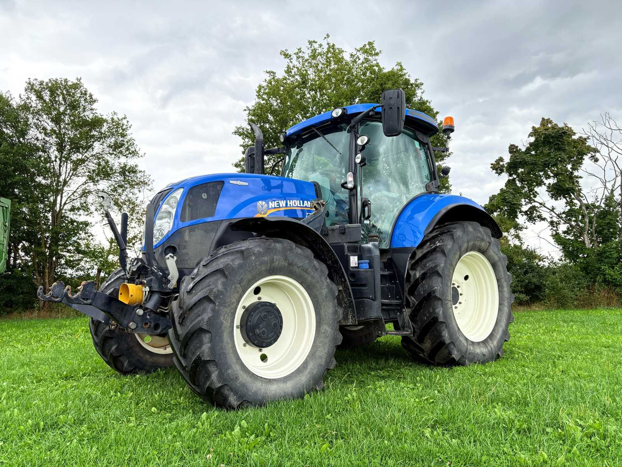 New Holland T7.210 AC - Трактор: фото 1 New Holland T7.210 AC - Трактор: фото 1