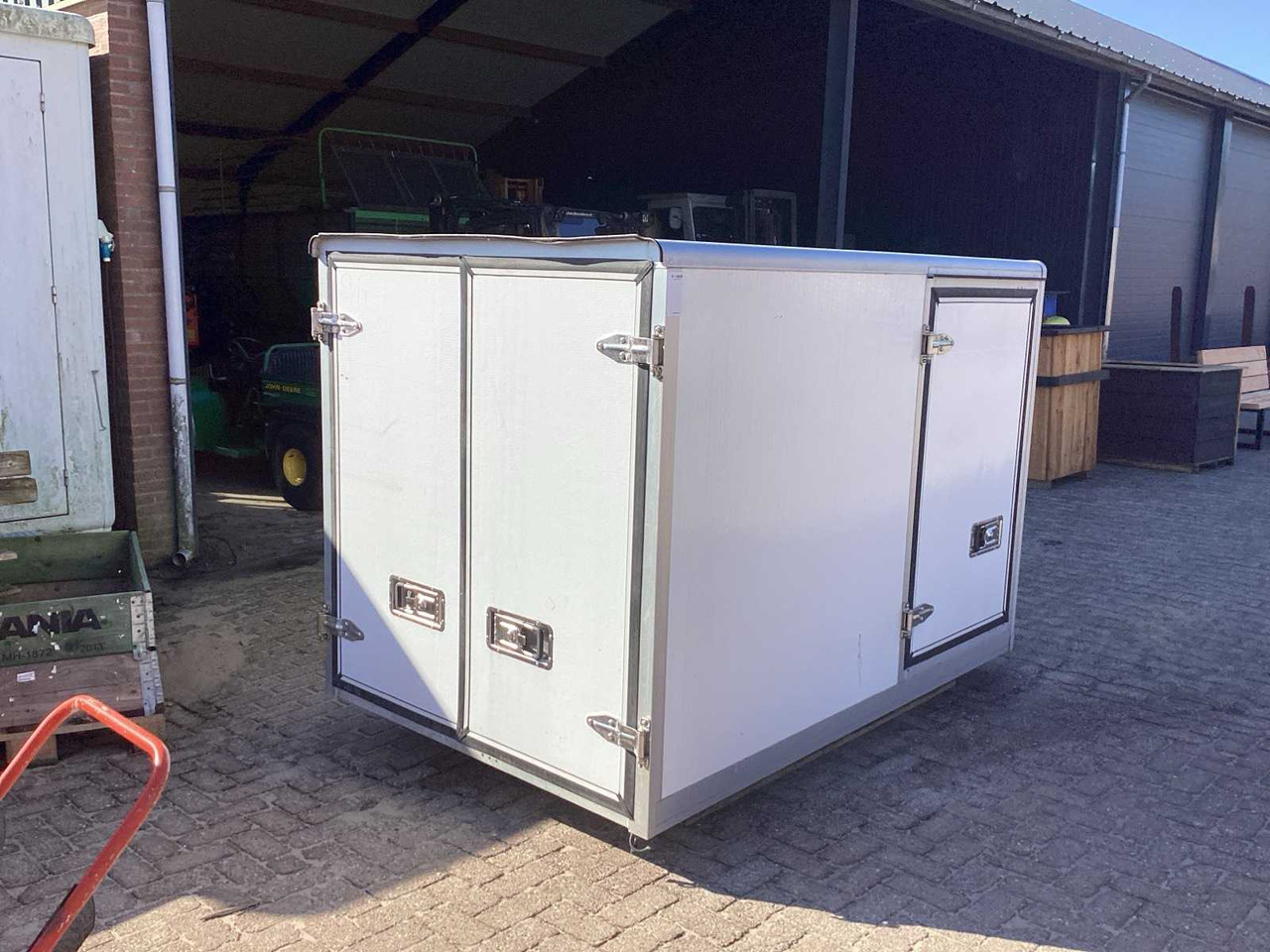 BODY BODY - Прицеп: фото 1 BODY BODY - Прицеп: фото 1