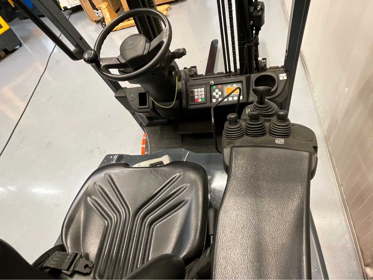 Вилочный погрузчик TOYOTA - 8FBE16T - FORKLIFT YEAR OF MANUFACTURE 2019- SPOONS 160CM - 7325 HOURS - SIDE-SHIFT: фото 11 Вилочный погрузчик TOYOTA - 8FBE16T - FORKLIFT YEAR OF MANUFACTURE 2019- SPOONS 160CM - 7325 HOURS - SIDE-SHIFT: фото 11