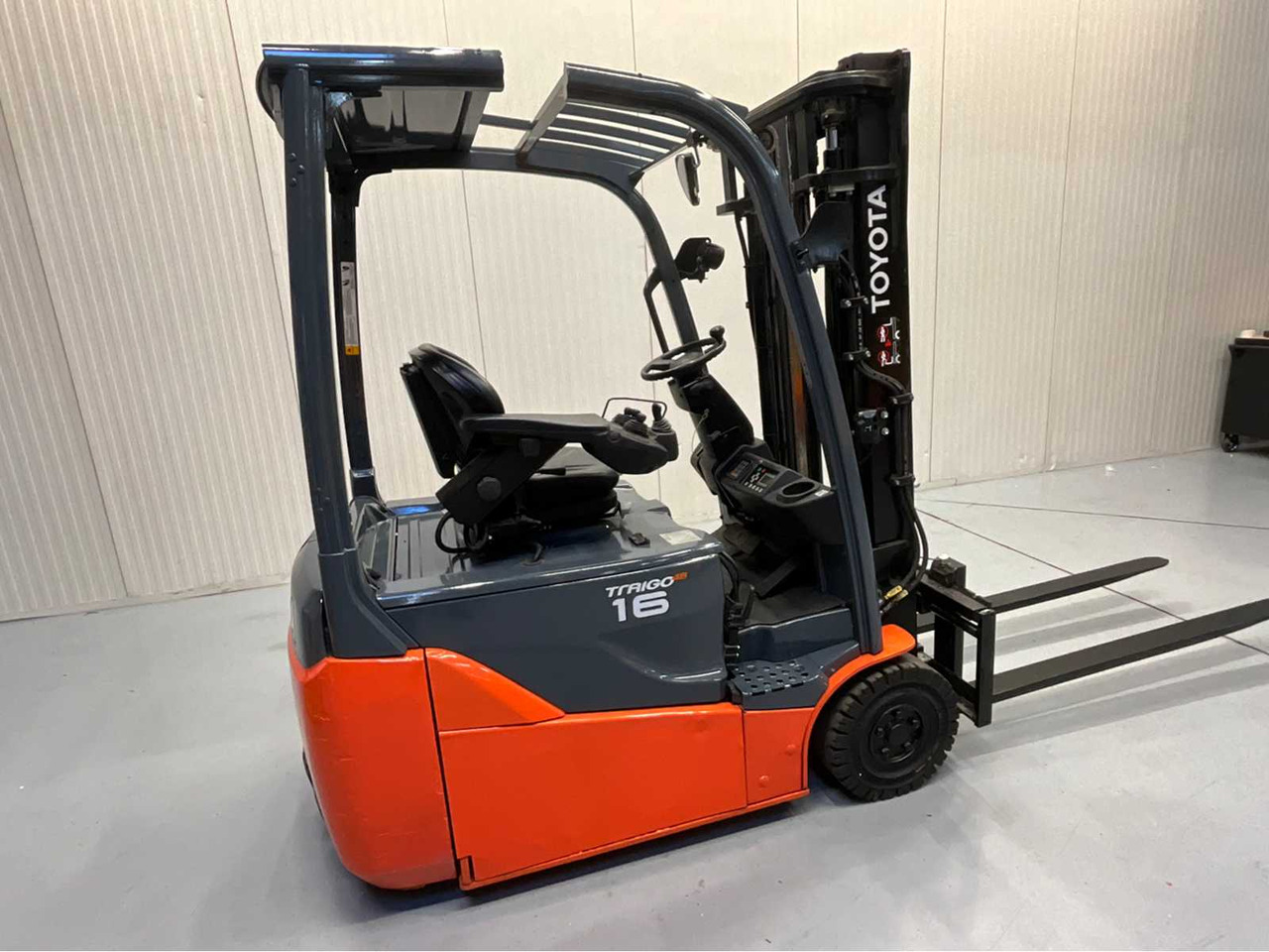 Вилочный погрузчик TOYOTA - 8FBE16T - FORKLIFT YEAR OF MANUFACTURE 2019- SPOONS 160CM - 7325 HOURS - SIDE-SHIFT: фото 6 Вилочный погрузчик TOYOTA - 8FBE16T - FORKLIFT YEAR OF MANUFACTURE 2019- SPOONS 160CM - 7325 HOURS - SIDE-SHIFT: фото 6