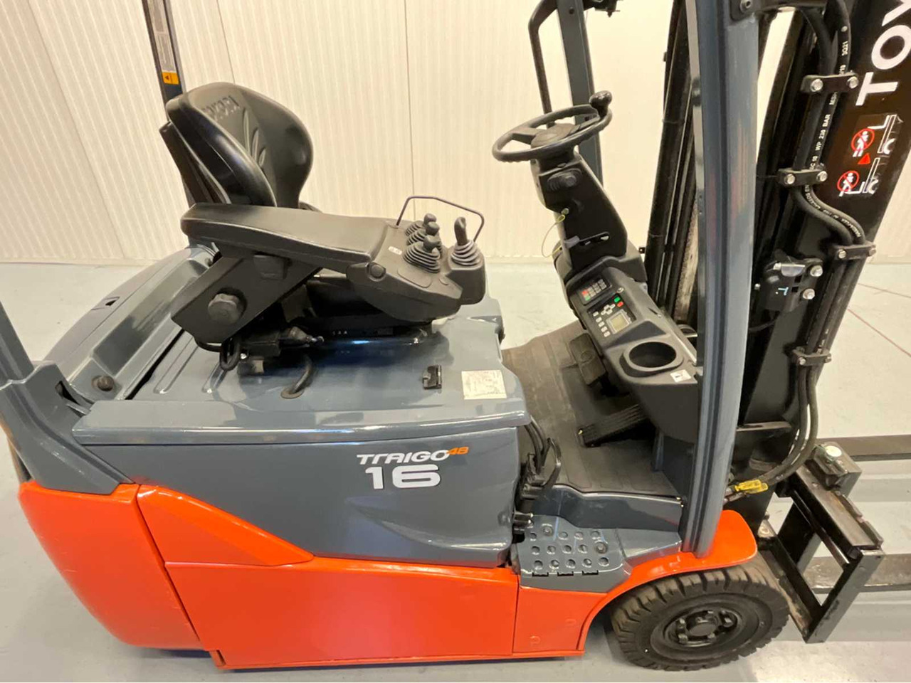 Вилочный погрузчик TOYOTA - 8FBE16T - FORKLIFT YEAR OF MANUFACTURE 2019- SPOONS 160CM - 7325 HOURS - SIDE-SHIFT: фото 9 Вилочный погрузчик TOYOTA - 8FBE16T - FORKLIFT YEAR OF MANUFACTURE 2019- SPOONS 160CM - 7325 HOURS - SIDE-SHIFT: фото 9