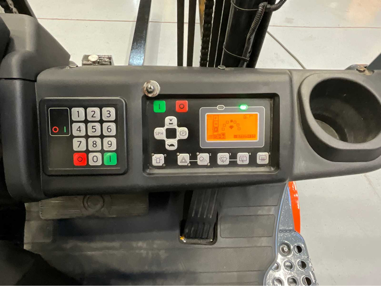 Вилочный погрузчик TOYOTA - 8FBE16T - FORKLIFT YEAR OF MANUFACTURE 2019- SPOONS 160CM - 7325 HOURS - SIDE-SHIFT: фото 13 Вилочный погрузчик TOYOTA - 8FBE16T - FORKLIFT YEAR OF MANUFACTURE 2019- SPOONS 160CM - 7325 HOURS - SIDE-SHIFT: фото 13