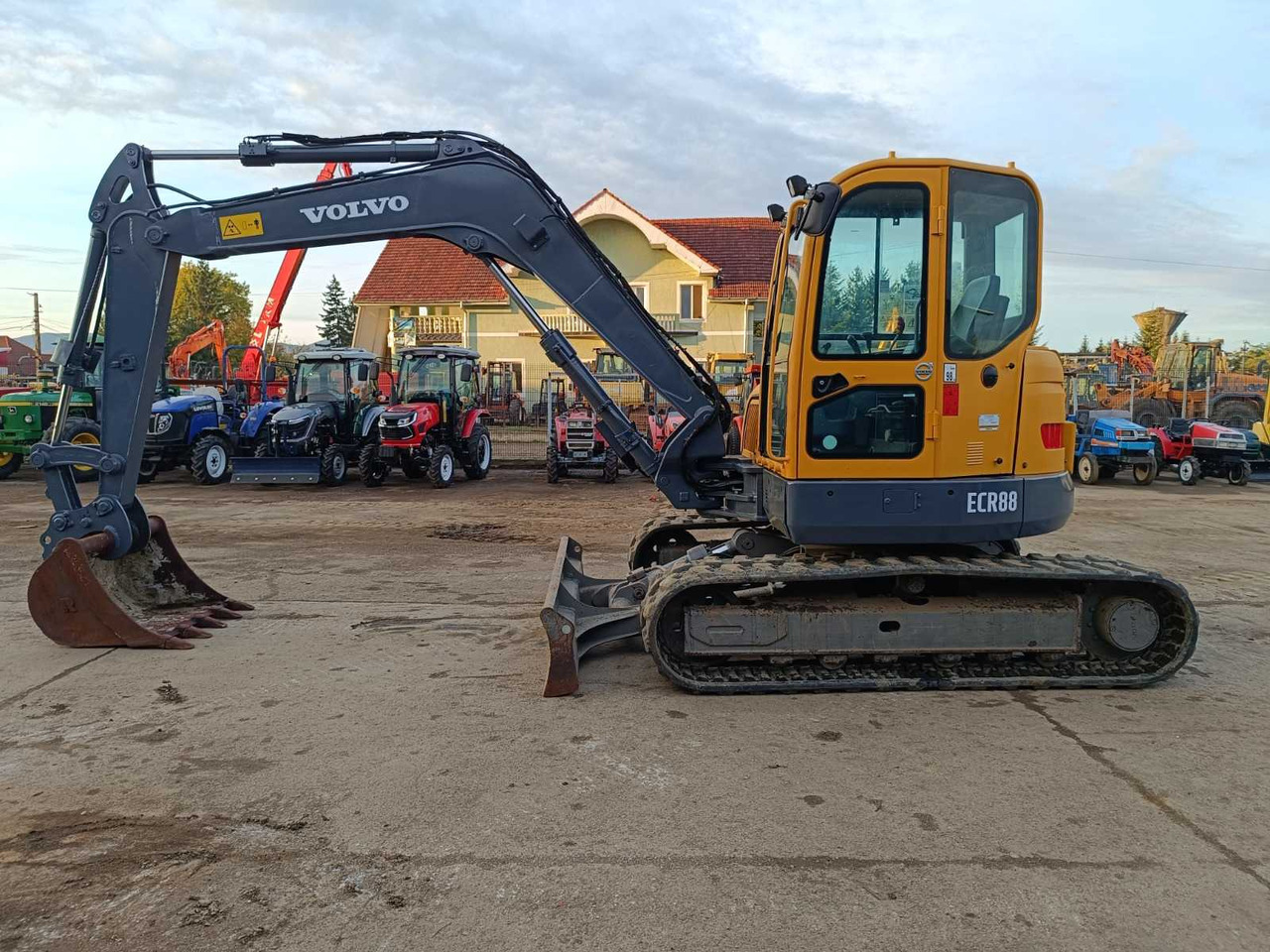 VOLVO - ECR88 - MIDI-EXCAVATOR - 2013 - Экскаватор: фото 1 VOLVO - ECR88 - MIDI-EXCAVATOR - 2013 - Экскаватор: фото 1