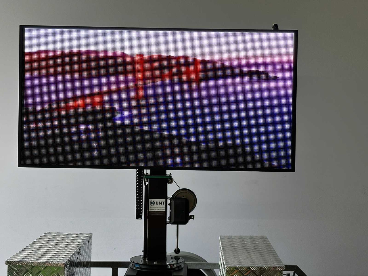 Строительное оборудование, Прицеп Viplex tekstkar P8 Led: фото 17