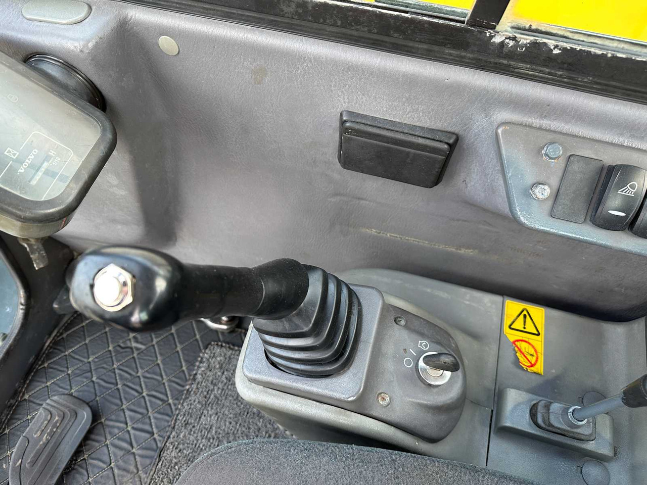 Гусеничный экскаватор Volvo EC55D: фото 37