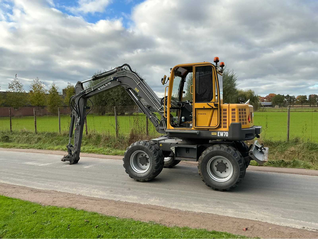 Volvo EW70 - Колёсный экскаватор: фото 4 Volvo EW70 - Колёсный экскаватор: фото 4