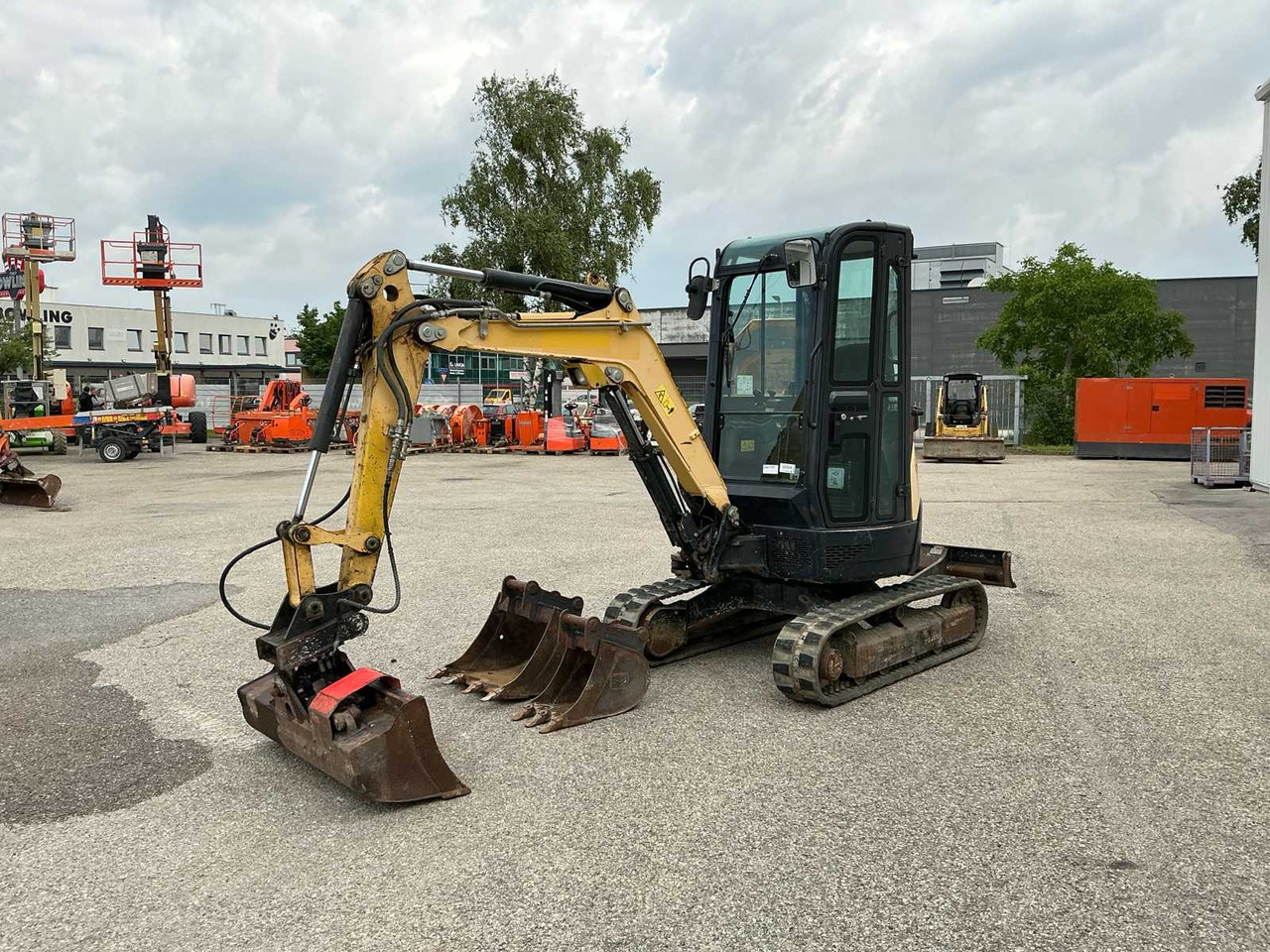 Yanmar VIO25-4 - Гусеничный экскаватор: фото 2 Yanmar VIO25-4 - Гусеничный экскаватор: фото 2